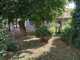 Immobile commerciale in Vendita a Jesi, 600'000€, 900 m²