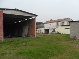 Capannone in Vendita a Coriano, 188'000€, 320 m²