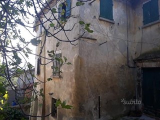 Casa Indipendente in Vendita a Montescudo Monte Colombo, 85'000€, 220 m²