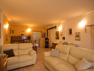 Casa Semi Indipendente in Vendita a Montefiore Conca, 240'000€, 190 m², con Box