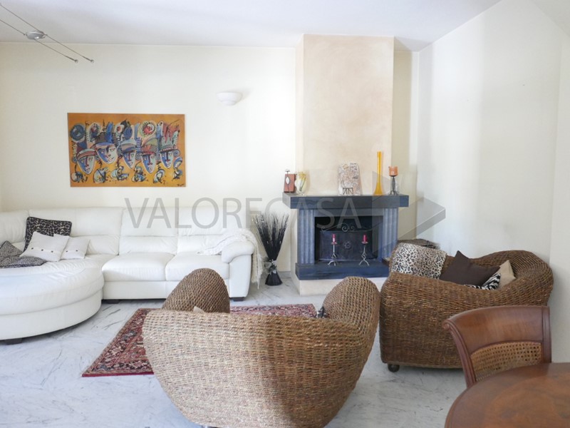 Casa Indipendente in Vendita a Carrara, zona Avenza, 490'000€, 250 m²