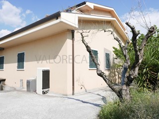 Casa Indipendente in Vendita a Carrara, zona Avenza, 490'000€, 250 m²