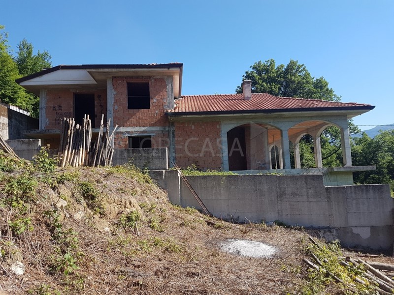 Casa Indipendente in Vendita a Carrara, zona Fontia, 180'000€, 240 m²