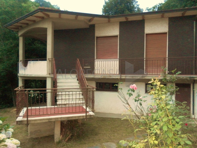 Casa Indipendente in Vendita a Carrara, zona Fossola, 350'000€, 230 m²