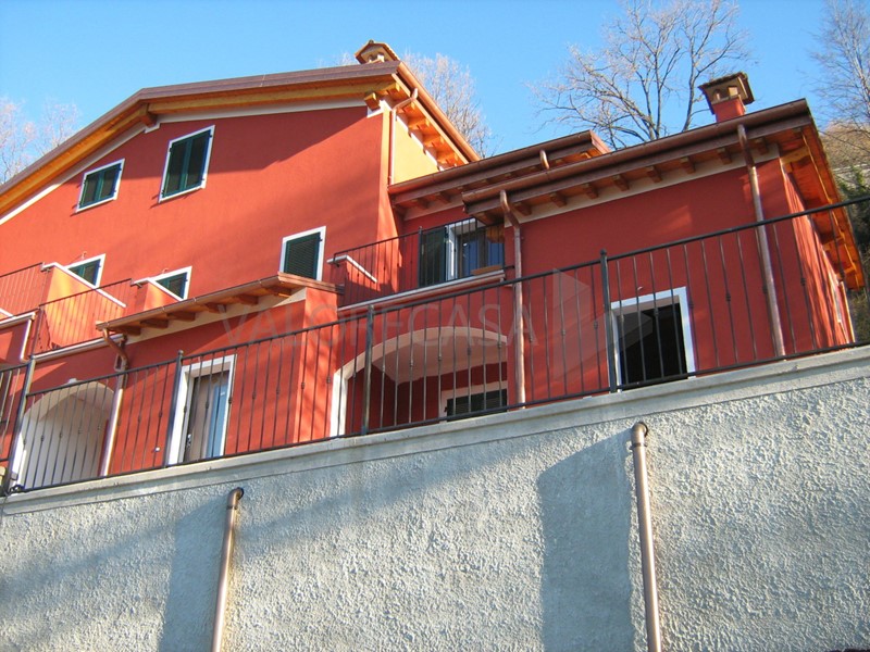 Casa Semi Indipendente in Vendita a Carrara, zona Miseglia, 185'000€, 110 m², con Box