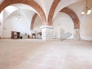Capannone in Vendita a Carrara, 130'000€, 175 m²