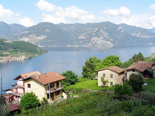 Casa Indipendente in Vendita a Sale Marasino, 580'000€, 1000 m²