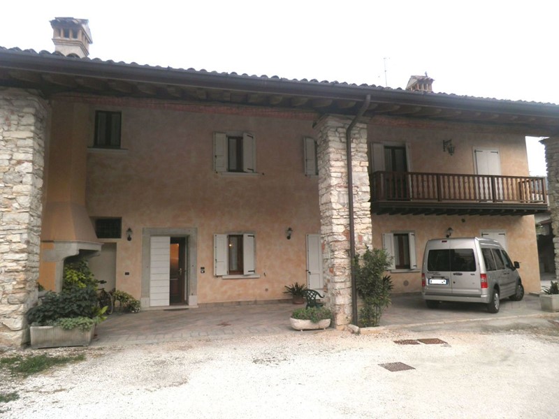 Casa Indipendente in Vendita a Botticino, zona Botticino Mattina, 450'000€, 290 m², con Box