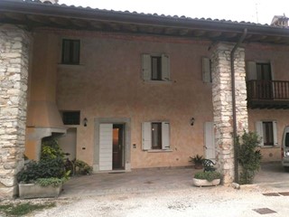Casa Indipendente in Vendita a Botticino, zona Botticino Mattina, 450'000€, 290 m², con Box