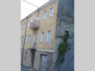 Casa Indipendente in Vendita a Filetto, zona Semicentro, 13'000€, 90 m², con Box