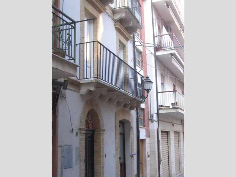 Casa Indipendente in Vendita a Orsogna, zona Centro, 100'000€, 180 m²