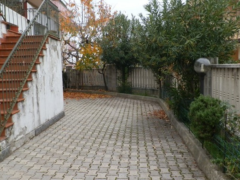 Casa Semi Indipendente in Vendita a Penne, 125'000&euro;, 130 m², con Box