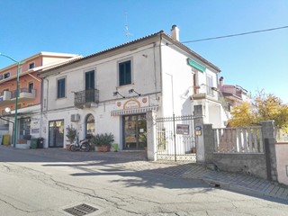 Casa Semi Indipendente in Vendita a Penne, 125'000€, 130 m², con Box
