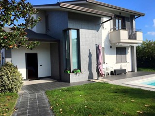 Villa in Vendita a Treglio, 450'000€, 327 m², con Box