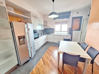 Appartamento in Vendita a Penne, 105'000€, 130 m², con Box