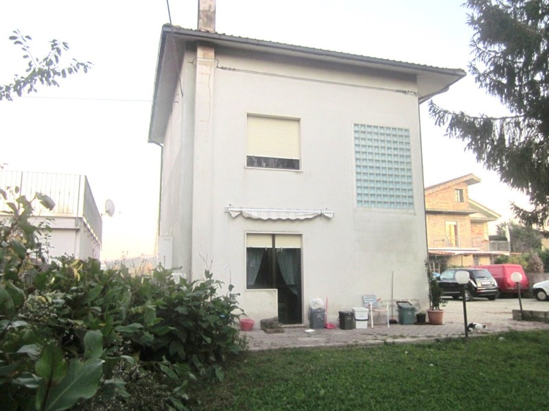 Villa in Vendita a Collecorvino, 195'000€, 110 m²