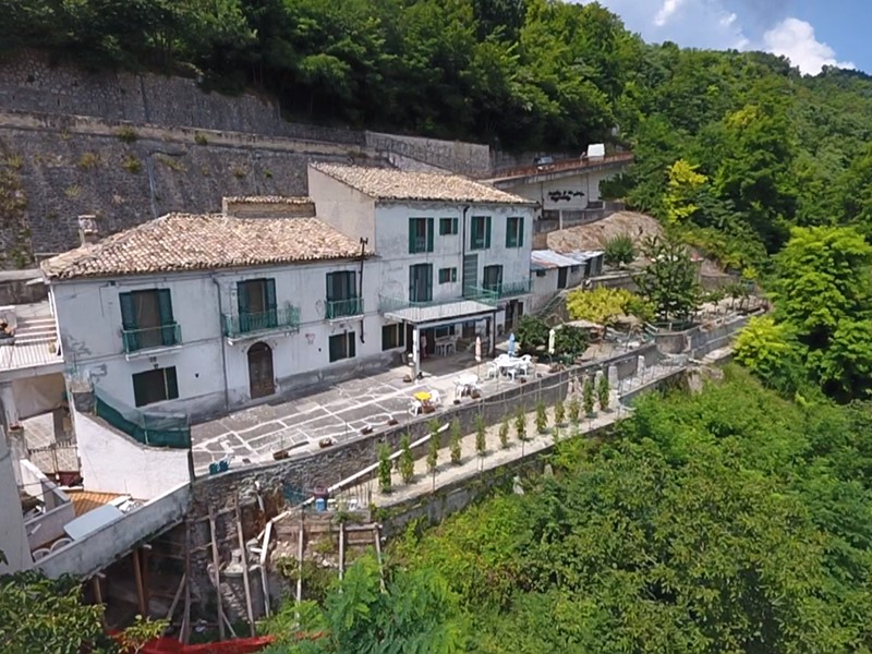 Casa Indipendente in Vendita a Farindola, 119'000€, 350 m², arredato