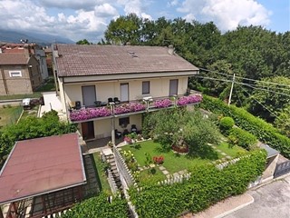 Casa Indipendente in Vendita a Loreto Aprutino, zona Passo Cordone, 370'000€, 350 m², con Box