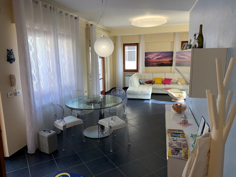 Villa bifamiliare in Vendita a Francavilla al Mare, 400'000€, 160 m², con Box