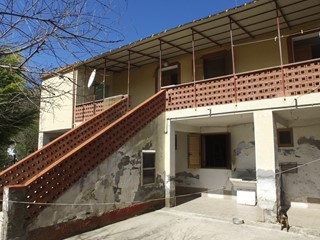 Casa Indipendente in Vendita a Farindola, 30'000€, 300 m², con Box