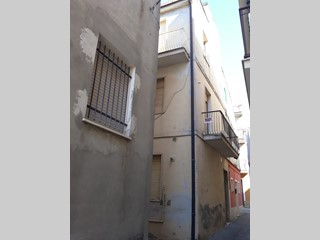 Casa Indipendente in Vendita a Orsogna, zona Via Trento e Trieste, 20'000€, 80 m²