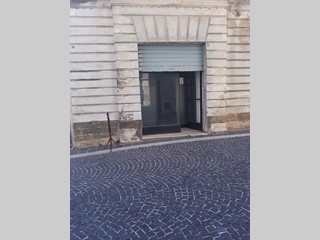 Magazzino in Affitto a Orsogna, zona Centro, 350€, 50 m²
