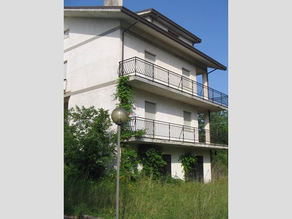 Casa Semi Indipendente in Vendita a Orsogna, 480 m², con Box