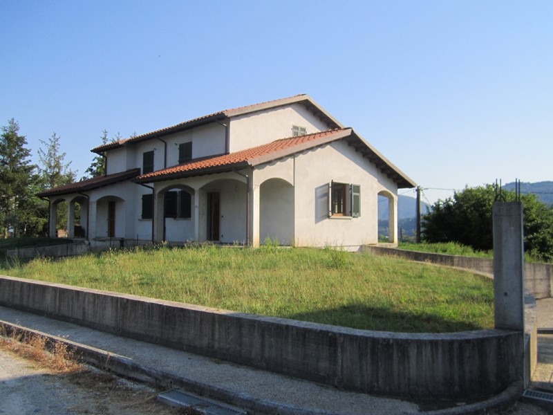 Casa Semi Indipendente in Vendita a Licciana Nardi, 220'000€, 220 m², con Box