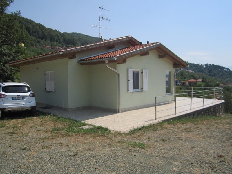 Casa Indipendente in Vendita a Podenzana, 240'000€, 90 m², arredato, con Box