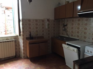 Quadrilocale in Vendita a Aulla, zona Albiano Magra, 63'000€, 75 m²