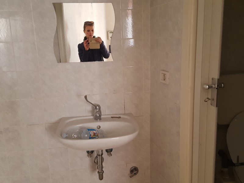 Capannone in Affitto a Sarzana, 500€, 40 m²