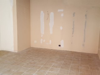 Capannone in Affitto a Sarzana, 500€, 40 m²