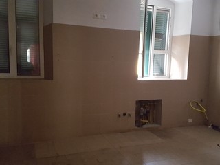 Capannone in Affitto a Sarzana, 500€, 35 m²