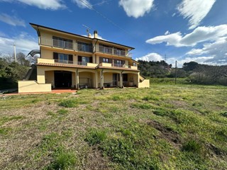 Casa Indipendente in Vendita a Fosdinovo, 700'000€, 250 m², arredato