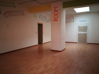 Ufficio in Vendita a Sarzana, 90'000€, 75 m²