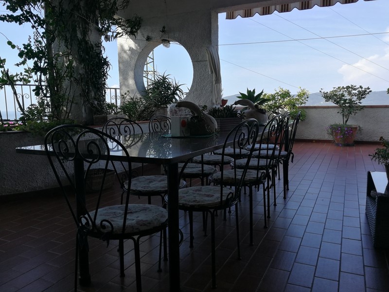 Casa Semi Indipendente in Vendita a Luni, zona Nicola, 380'000€, 180 m², arredato