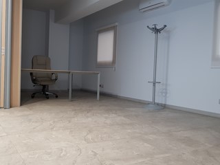 Ufficio in Affitto a Arcola, 2'300€, 110 m², arredato