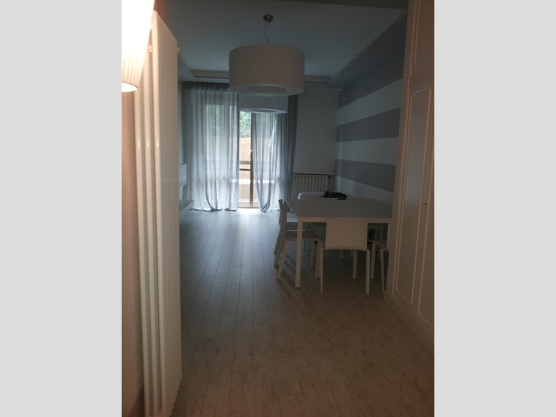 Appartamento in Affitto a Viareggio, zona Viareggio Mare, 1'300€, 90 m², arredato