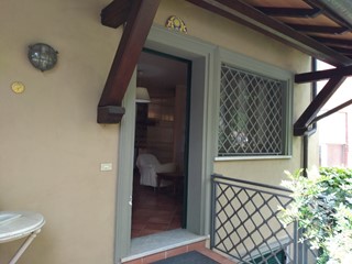 Casa Semi Indipendente in Affitto a Forte dei Marmi, zona Vittoria Apuana, 1'650€, 130 m², arredato