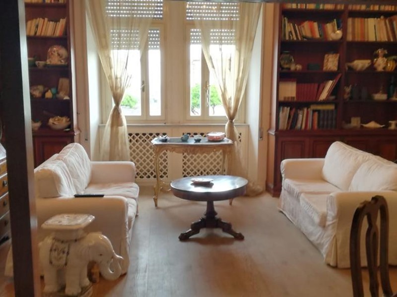 Appartamento in Affitto a Viareggio, zona Viareggio Mare, 100 m², arredato