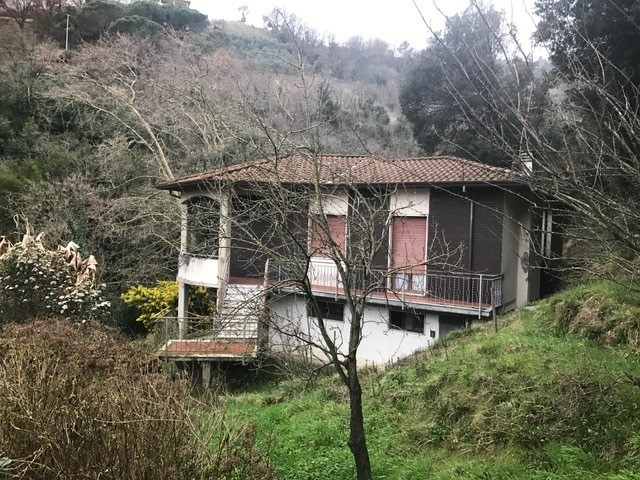 Casa Indipendente in Vendita a Carrara, zona CARRARA CENTRO, 350'000€, 180 m²