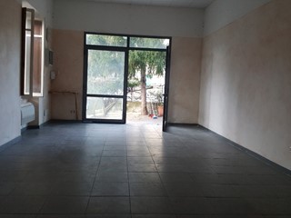 Capannone in Affitto a Massa, zona Massa Ponente, 1'000€, 100 m²