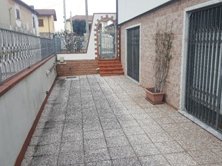 Capannone in Affitto a Massa, zona Marina di Massa, 600€, 60 m²