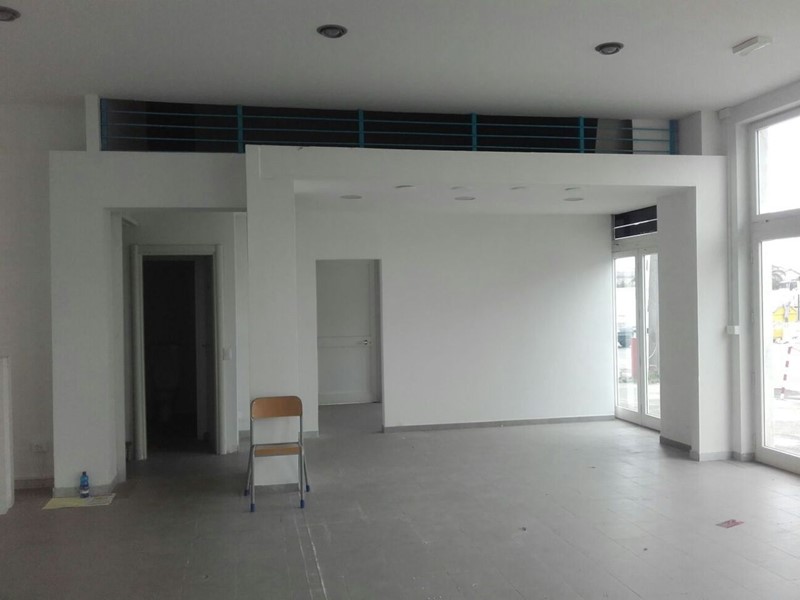 Capannone in Affitto a Carrara, zona MARINA DI CARRARA, 1'600€, 200 m²