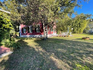 Casa Indipendente in Vendita a Carrara, zona CARRARA PERIFERIA, 450 m², con Box