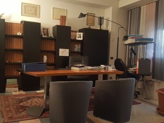 Ufficio in Affitto a Carrara, zona CARRARA SUD, 1'700€, 198 m², arredato