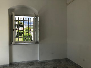 Immobile commerciale in Affitto a Carrara, zona CARRARA SUD, 530€, 40 m²