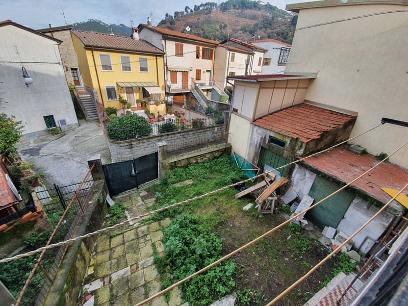 Capannone in Vendita a Montignoso, zona Paese, 50'000€, 60 m²