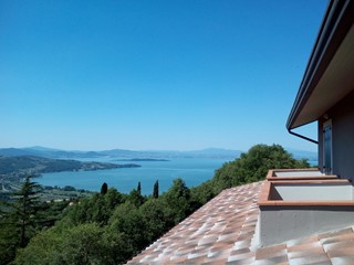 Villa in Vendita a Passignano sul Trasimeno, 560 m², con Box