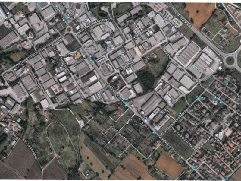 Capannone in Vendita a Perugia, zona Periferia, 480'000€, 700 m²